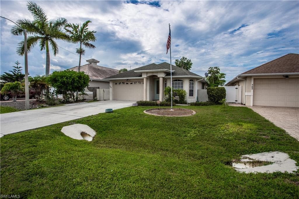 746 101st AVE N NAPLES, FL 34108