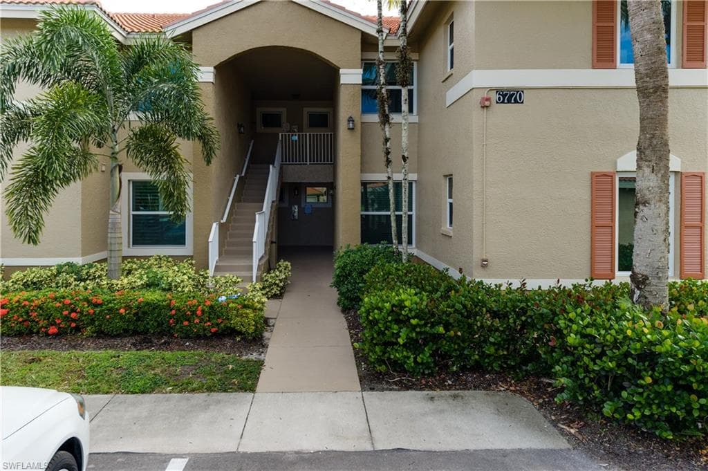6770 Huntington Lakes Circle CIR 203 NAPLES, FL 34119
