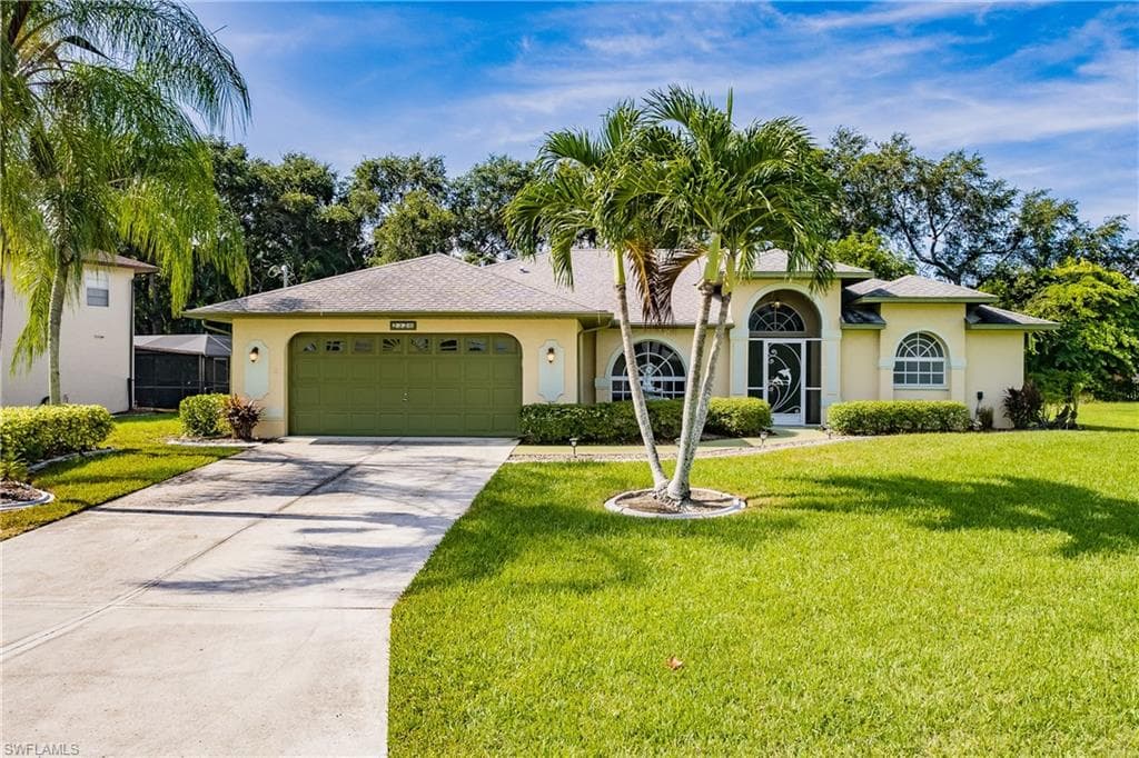 2326 SE 8th TER CAPE CORAL, FL 33990