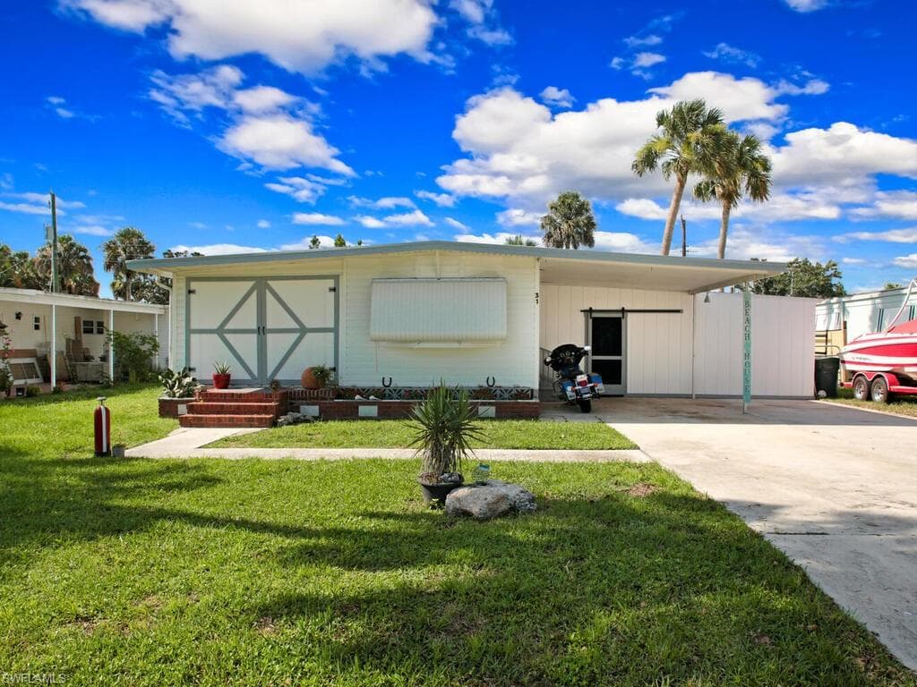 31 Henderson DR NAPLES, FL 34114