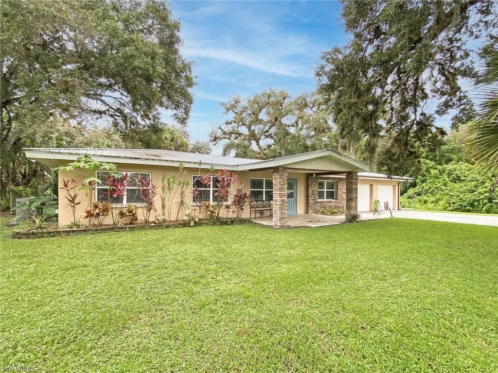 471 Fort Thompson AVE LABELLE, FL 33935