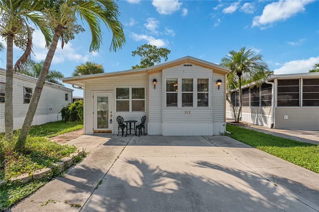 212 Cheetah DR NAPLES, FL 34114