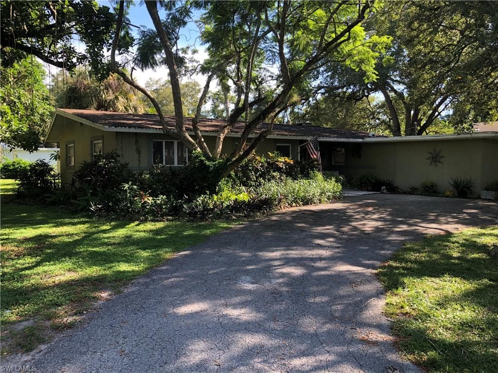 1556 Poinciana AVE FORT MYERS, FL 33901