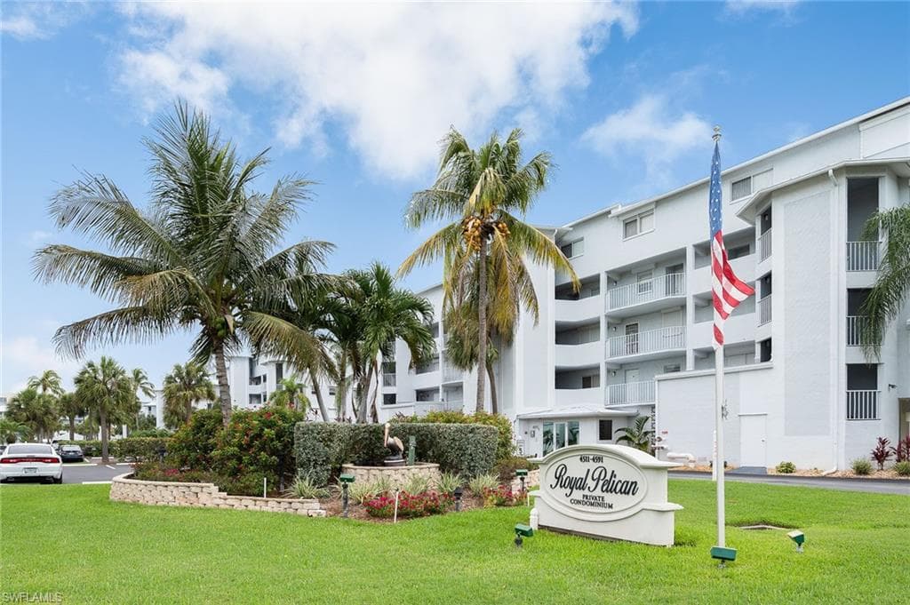 4521 Bay Beach LN 124 FORT MYERS BEACH, FL 33931