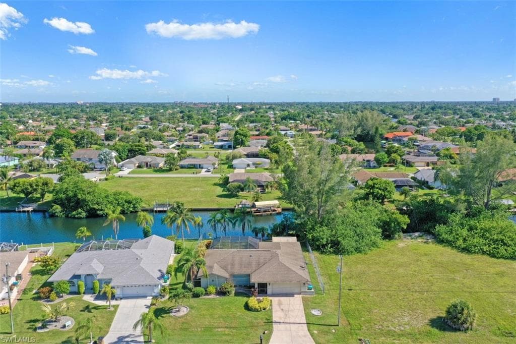 504 SE 31st TER CAPE CORAL, FL 33904
