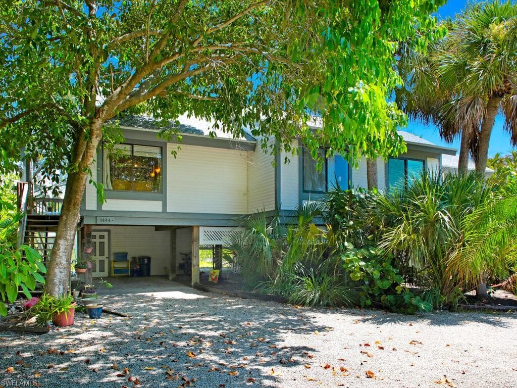 1444 Sandpiper CIR SANIBEL, FL 33957