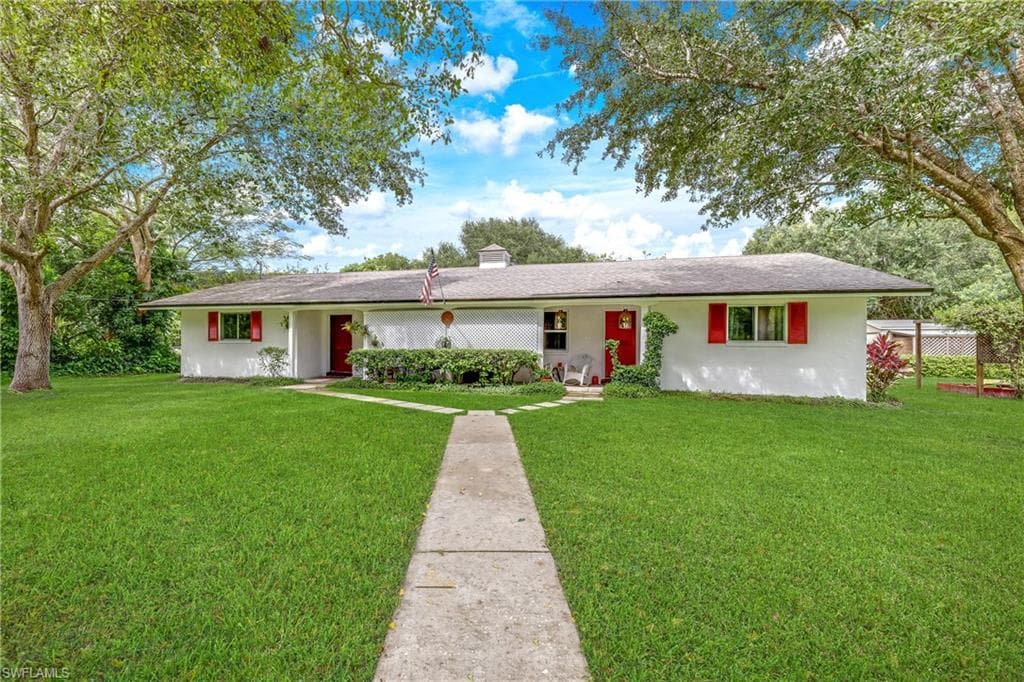 20565/69 Crestwood RD NORTH FORT MYERS, FL 33917