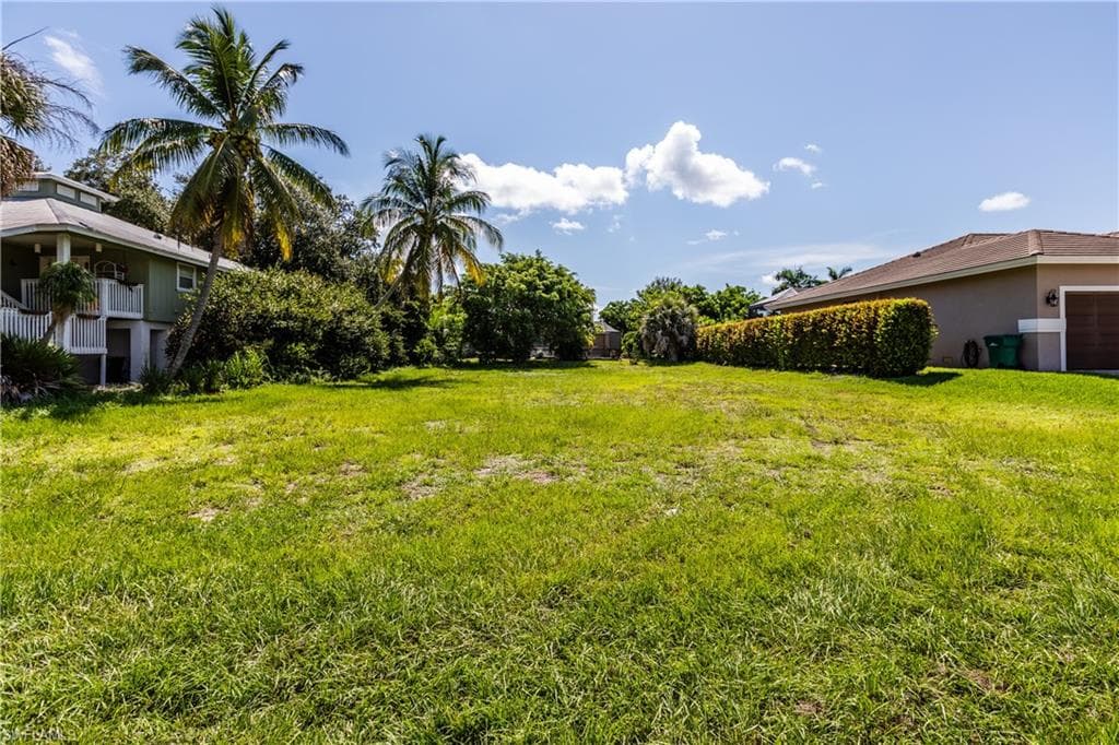 149 Gulfstream ST MARCO ISLAND, FL 34145