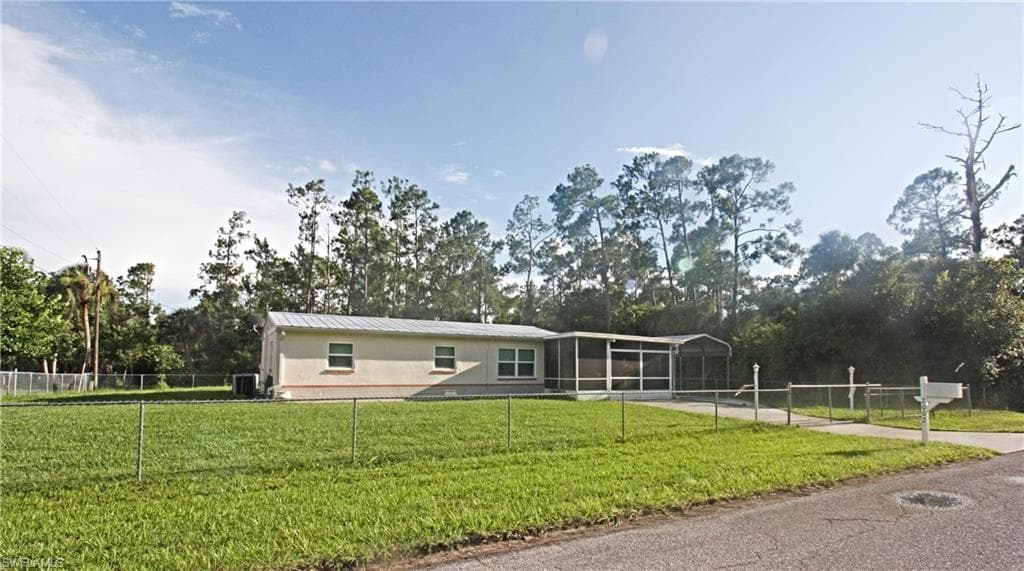 2002 E 9th ST LEHIGH ACRES, FL 33936