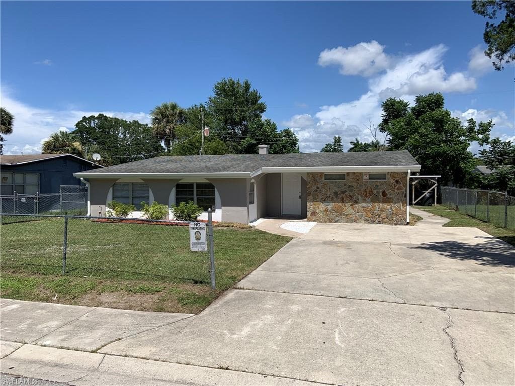 1645 Henderson AVE FORT MYERS, FL 33916