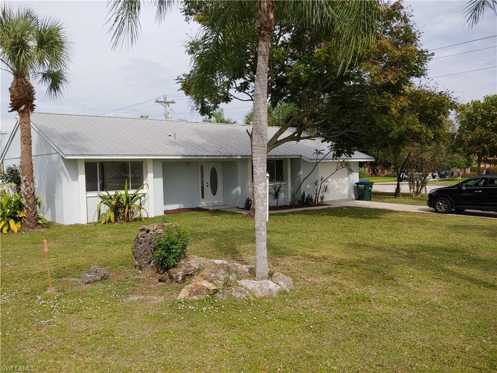 1105 SE 26th TER CAPE CORAL, FL 33904