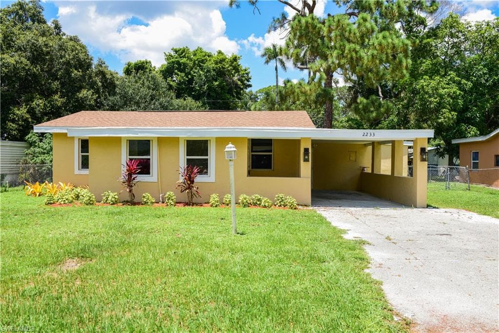 2233 Dora ST FORT MYERS, FL 33901