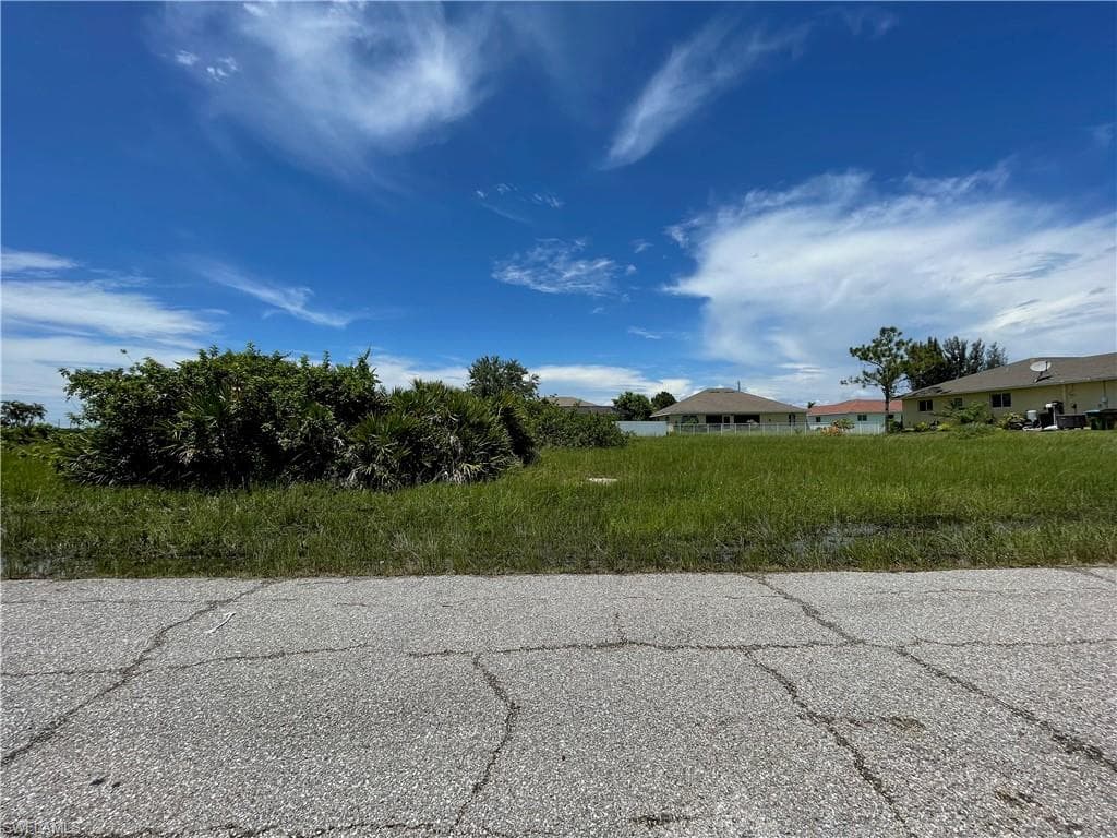 2233 SW 1st ST CAPE CORAL, FL 33991