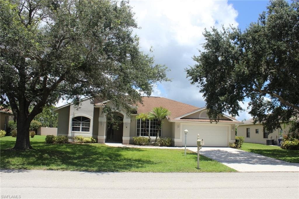 19405 Devonwood CIR FORT MYERS, FL 33967