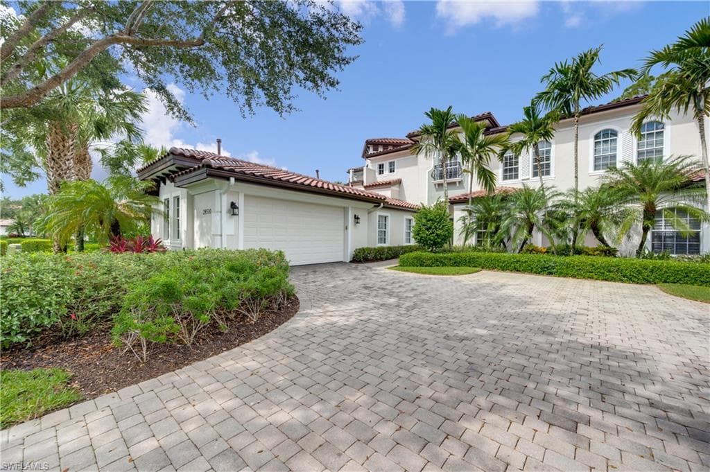 28510 Calabria CT 101 NAPLES, FL 34110