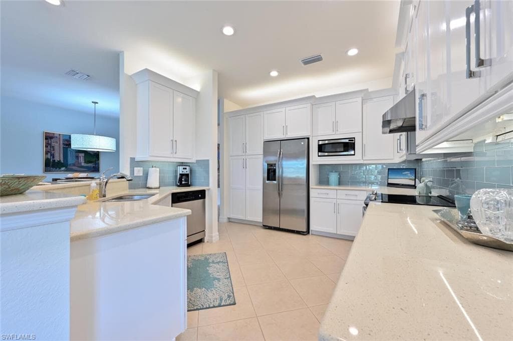 6533 Marbella DR NAPLES, FL 34105