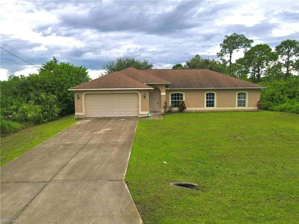 938 Graystone AVE LEHIGH ACRES, FL 33974