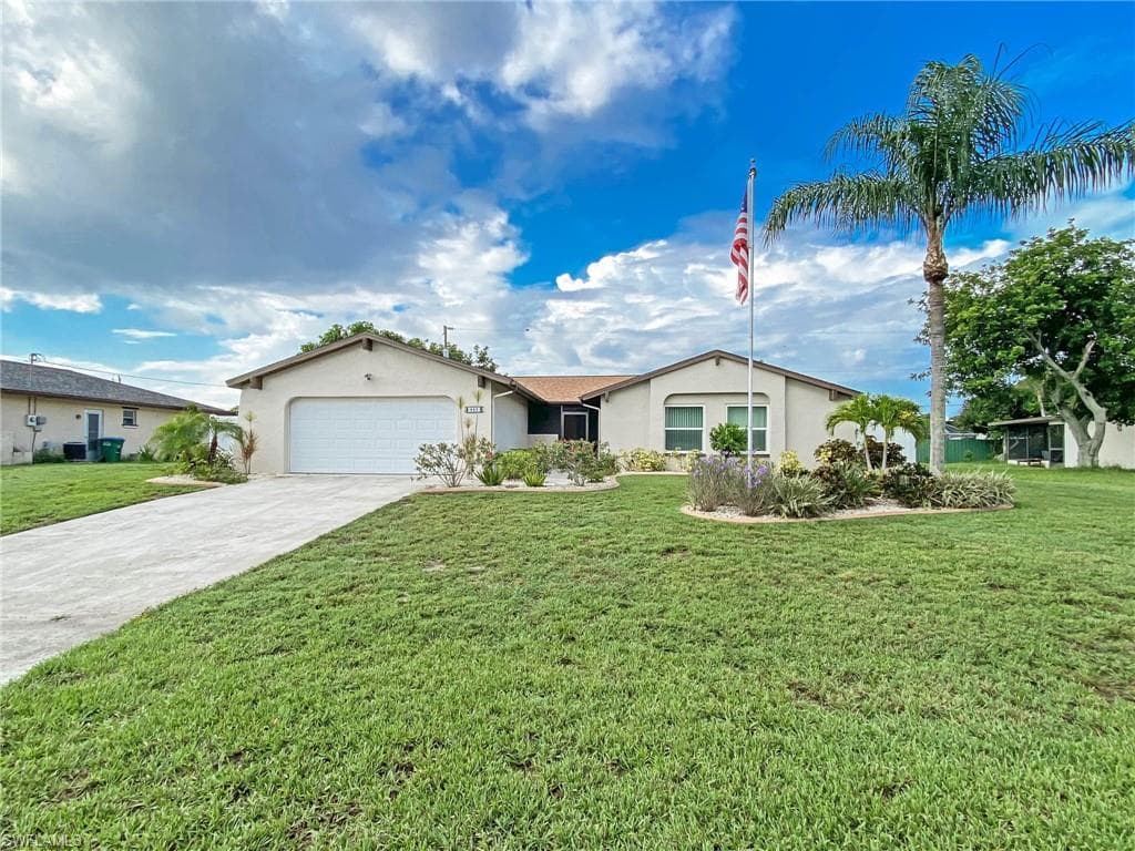 924 SE 17th TER CAPE CORAL, FL 33990