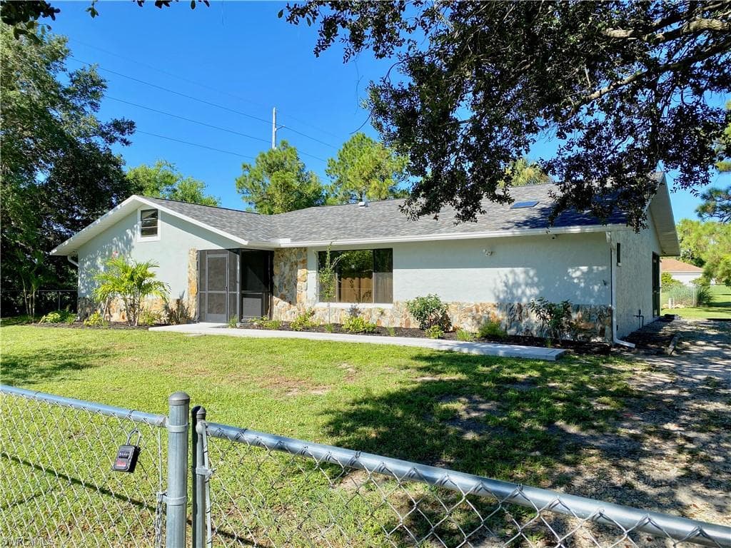 101 Xelda AVE N LEHIGH ACRES, FL 33971