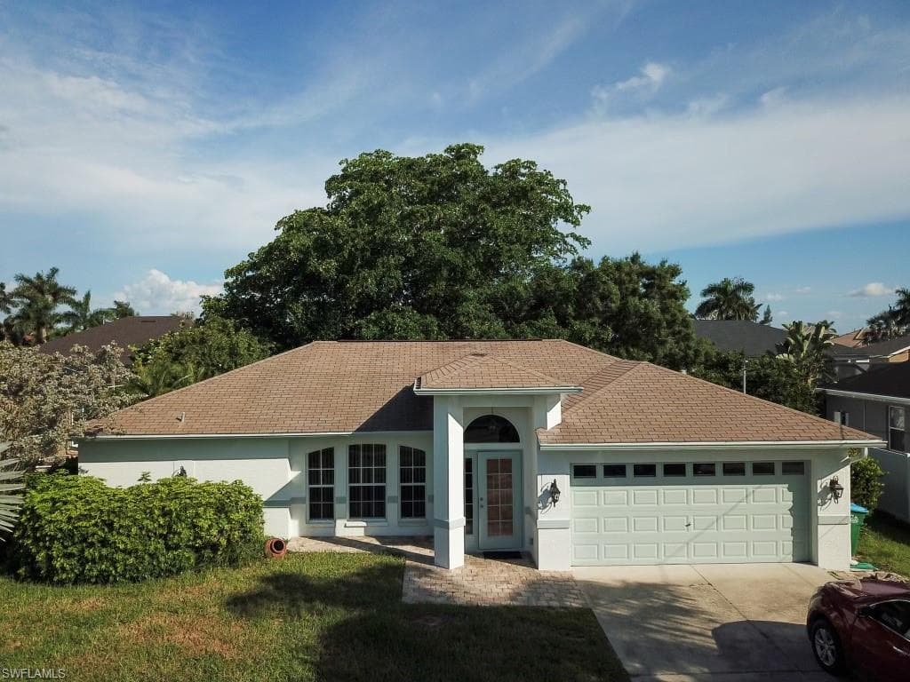 2826 Surfside BLVD CAPE CORAL, FL 33914