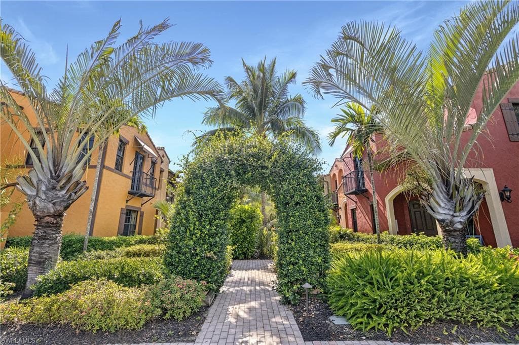 8949 Malibu ST 302 NAPLES, FL 34113