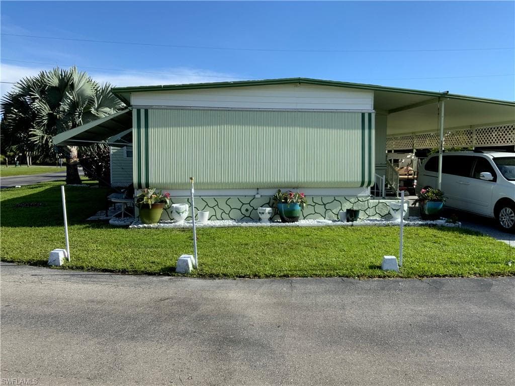3042 Saturn CIR NORTH FORT MYERS, FL 33903