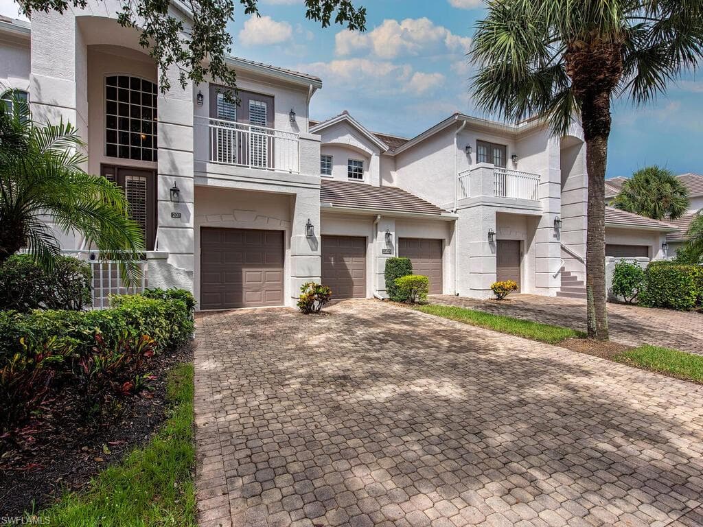 2405 Mont Claire DR 201 NAPLES, FL 34109