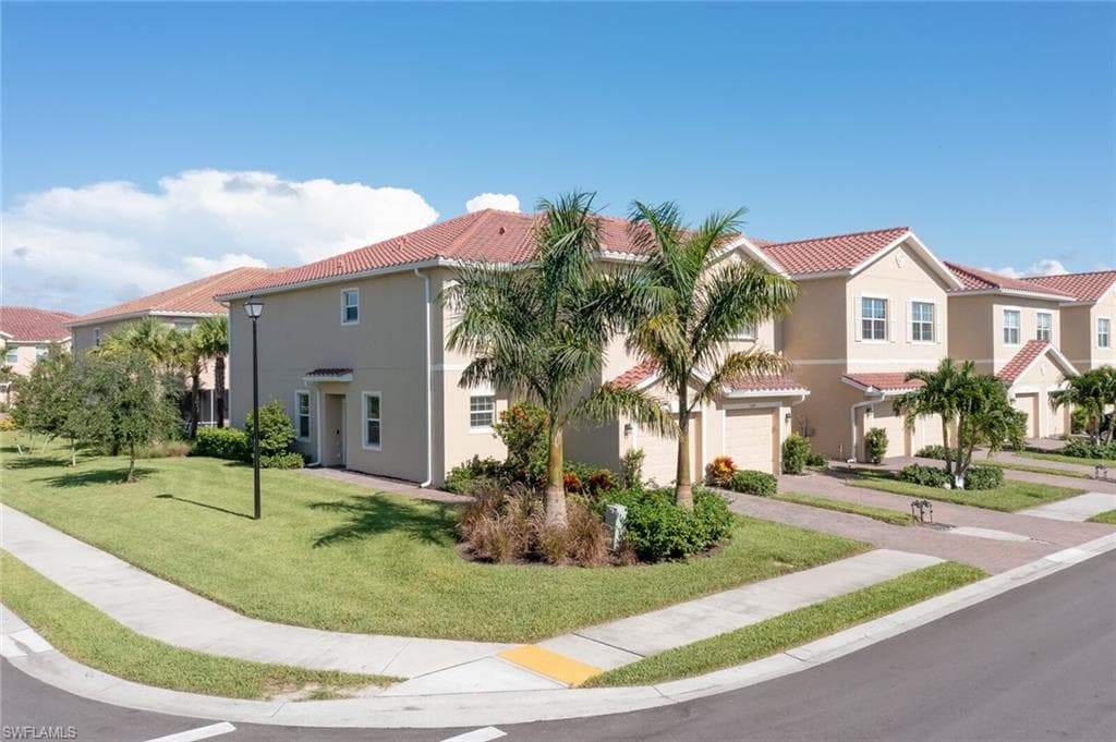 2643 Blossom WAY NAPLES, FL 34120