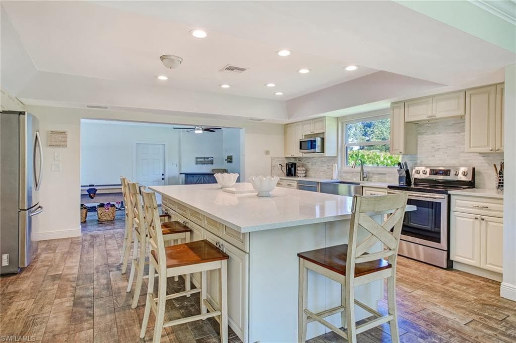 5725 Napa Woods WAY NAPLES, FL 34116