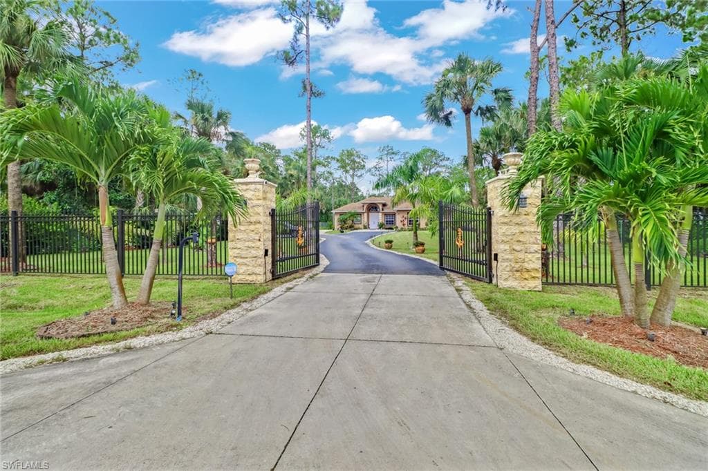 112 14th AVE NE NAPLES, FL 34120