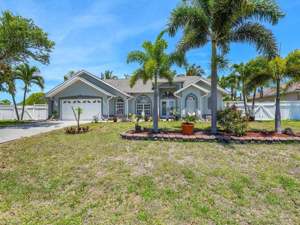 1237 Everest PKY CAPE CORAL, FL 33904