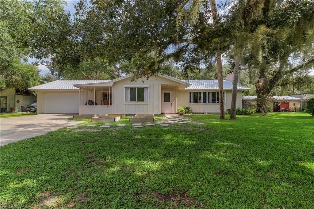 340 2nd AVE LABELLE, FL 33935