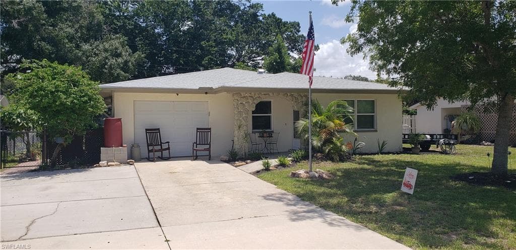 3945 La Palma ST FORT MYERS, FL 33901