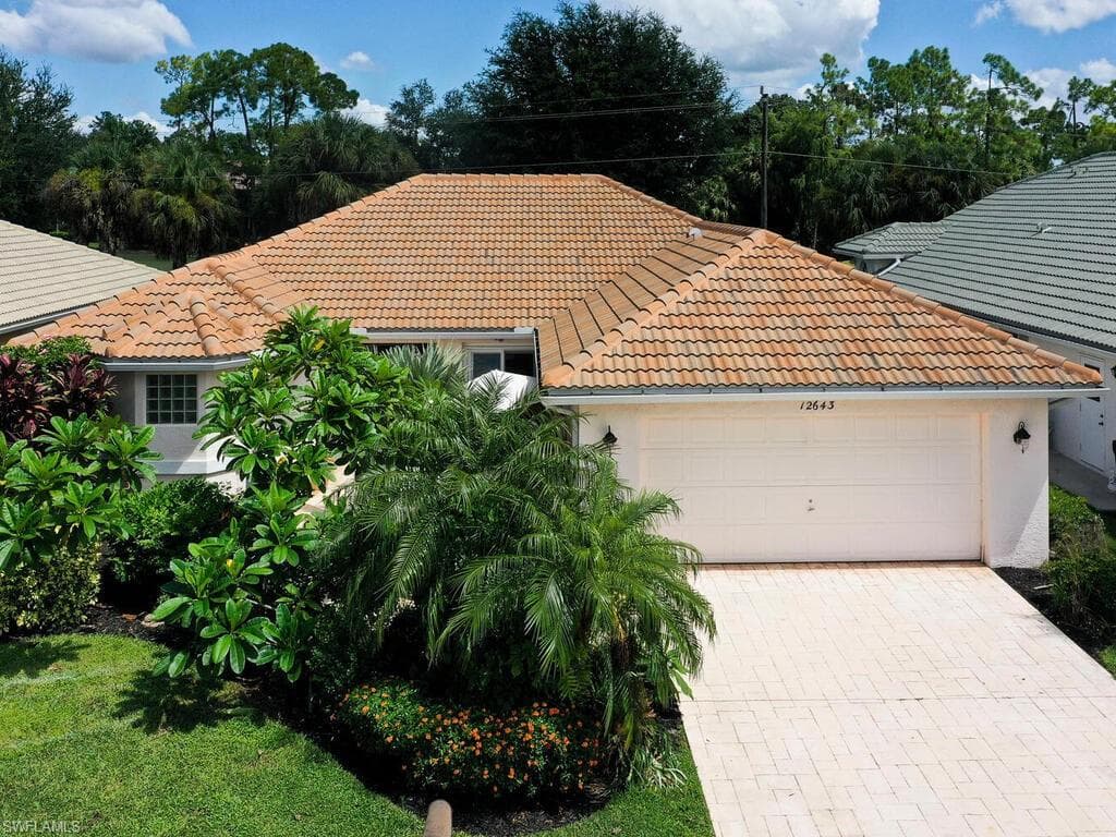 12643 Hunters Ridge DR BONITA SPRINGS, FL 34135