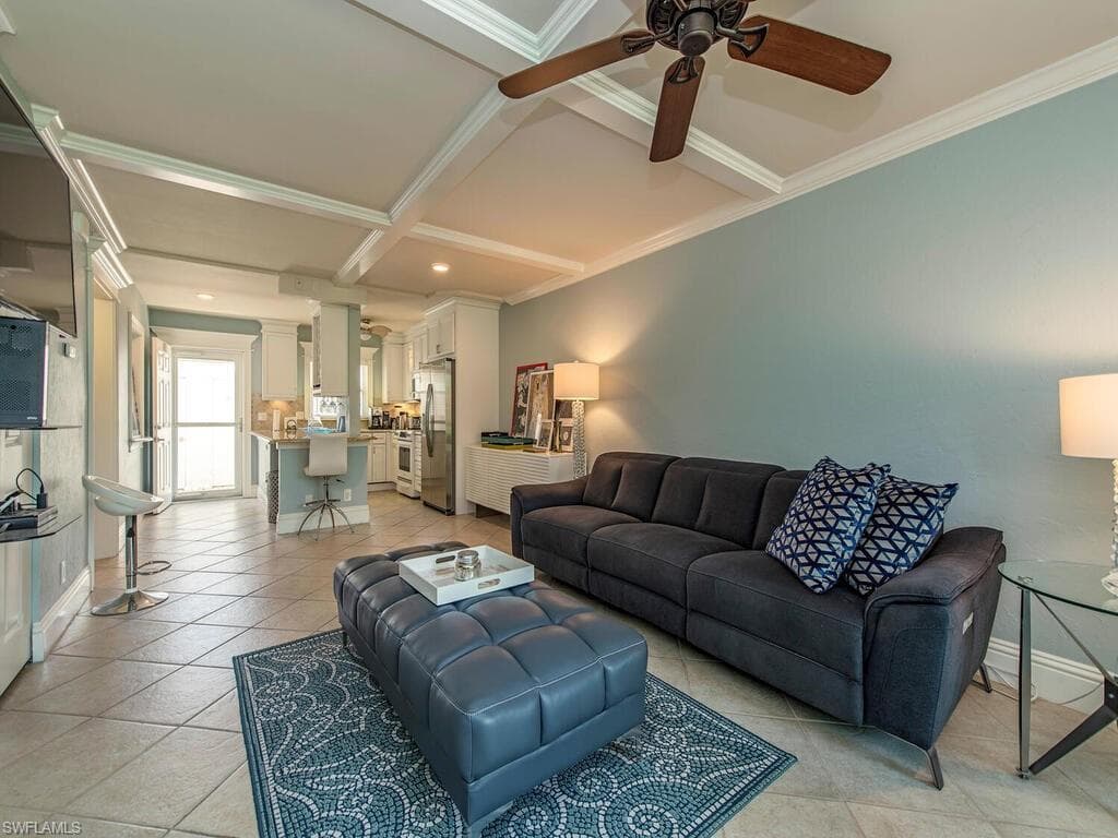 426 Broad AVE S H-426 NAPLES, FL 34102