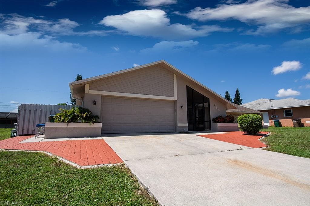 620 SE 27th ST CAPE CORAL, FL 33904