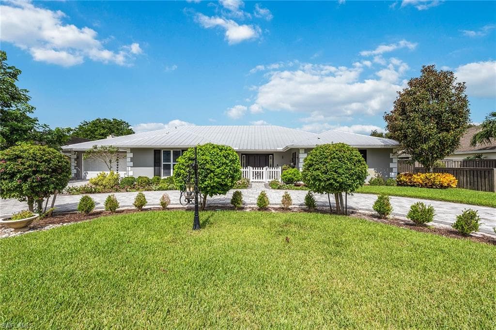 457 Cypress WAY E NAPLES, FL 34110