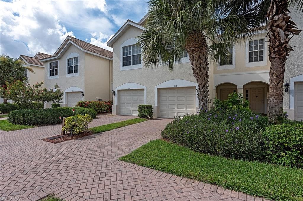 1108 Oxford LN NAPLES, FL 34105