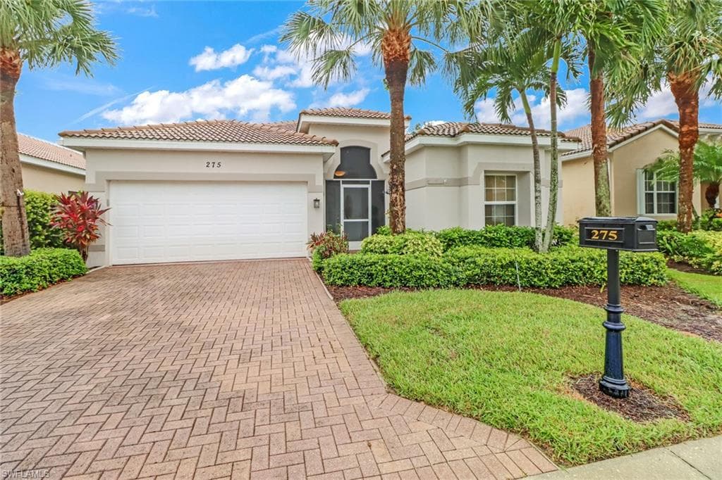 275 Glen Eagle CIR NAPLES, FL 34104