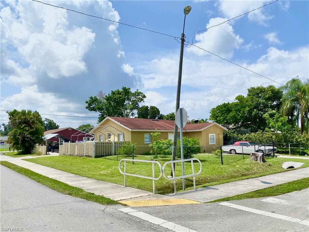 5250 Gilchrist ST NAPLES, FL 34113