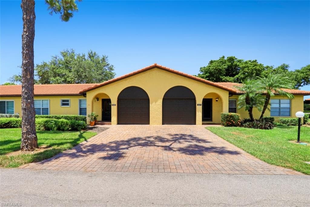 1017 Forest Lakes DR 14-D NAPLES, FL 34105