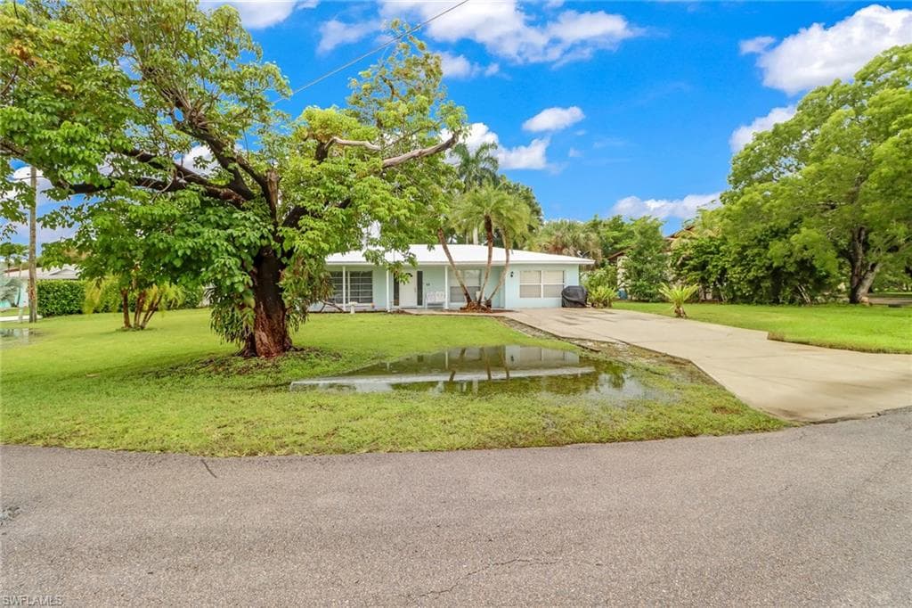 22 Constitution DR NAPLES, FL 34112