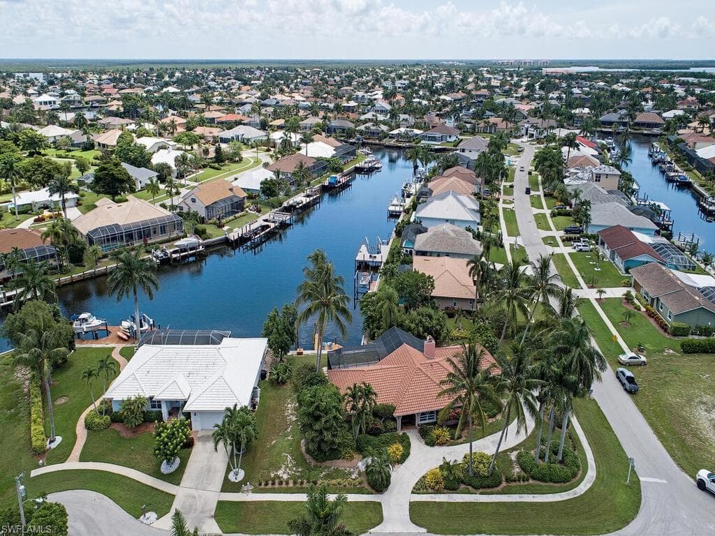 1520 Buccaneer CT MARCO ISLAND, FL 34145