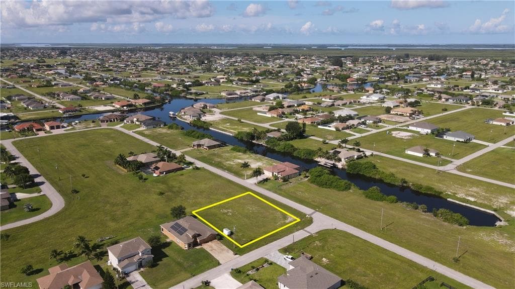 3310 15th LN CAPE CORAL, FL 33993