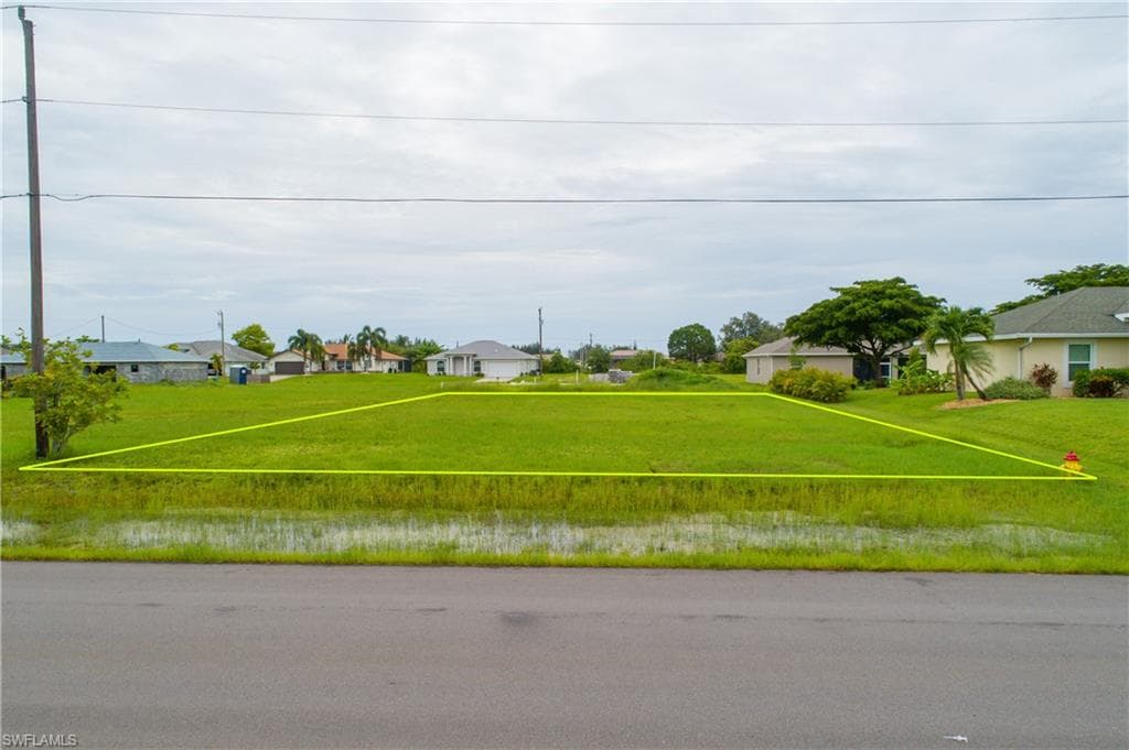 220 13th AVE CAPE CORAL, FL 33991