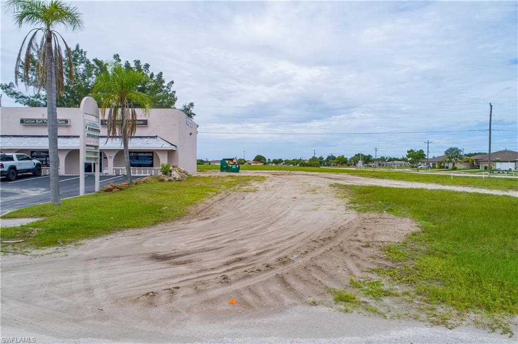 805 44th ST CAPE CORAL, FL 33914