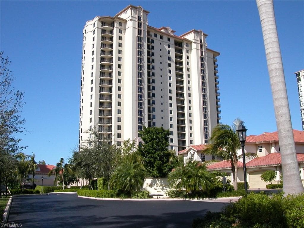 7225 Pelican Bay BLVD 701 NAPLES, FL 34108