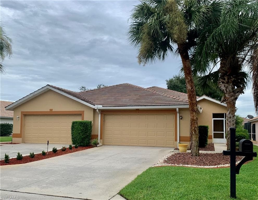 2250 Carnaby CT LEHIGH ACRES, FL 33973