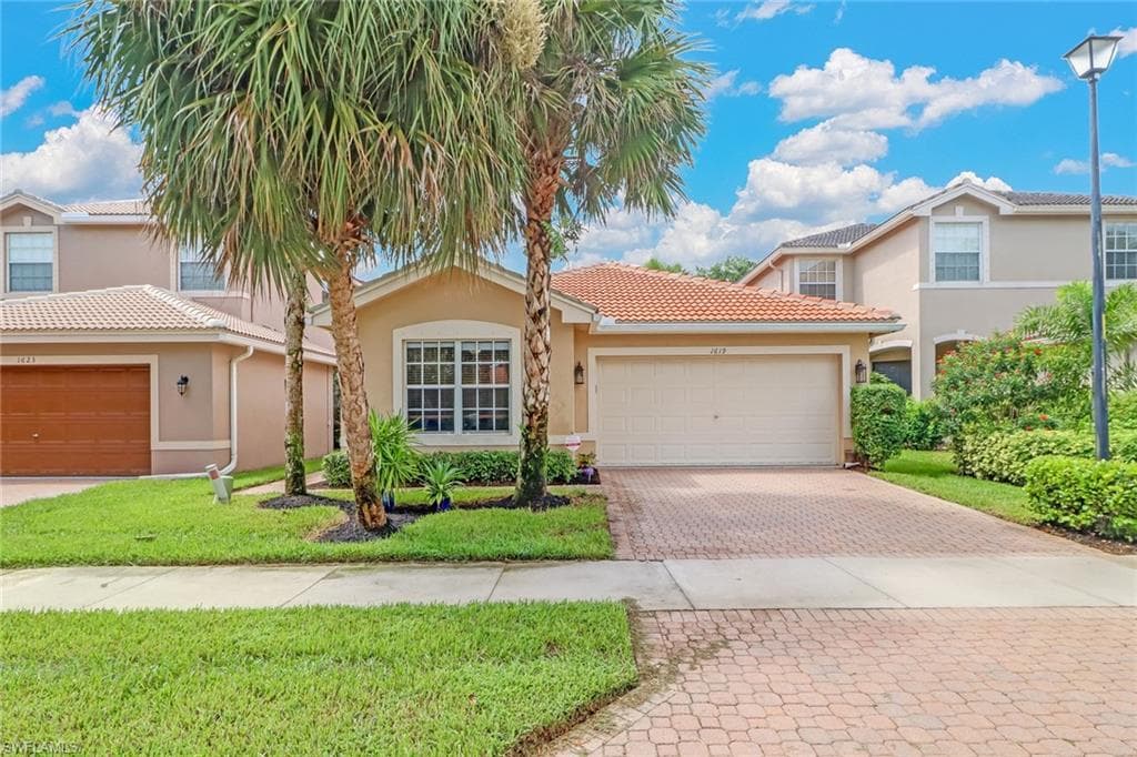 1619 Triangle Palm TER NAPLES, FL 34119
