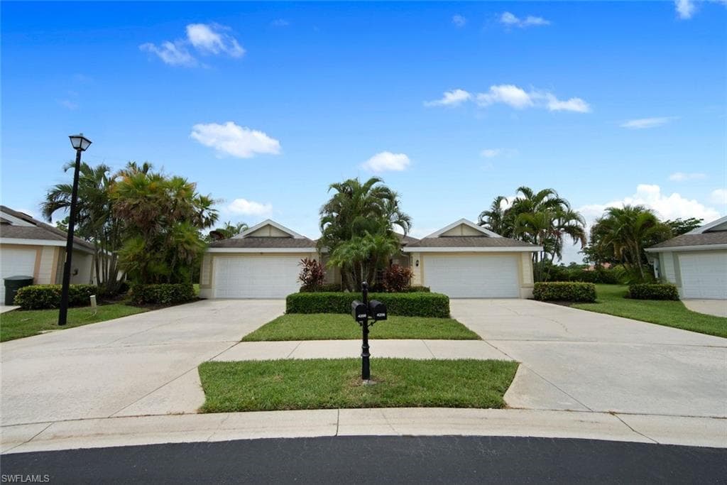 4208 Avian AVE FORT MYERS, FL 33916